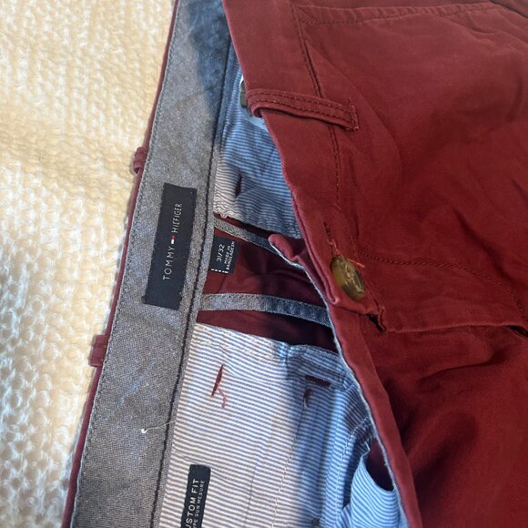 Tommy Hilfiger Men's Custom Fit Chino Pants in Wine 31 x 32 - Picture 2 of 4